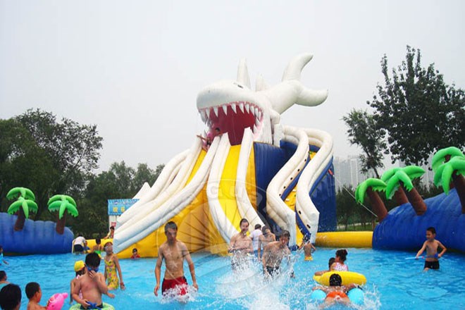 龙子湖水滑梯